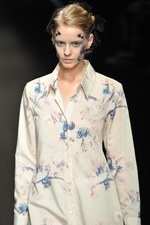 ひもから生まれる繊細でエレガントなスタイル - Yasutoshi Ezumi(ヤストシ エズミ) 2012年春夏コレクション｜写真15