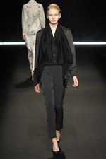 ひもから生まれる繊細でエレガントなスタイル - Yasutoshi Ezumi(ヤストシ エズミ) 2012年春夏コレクション｜写真16