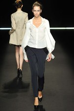 ひもから生まれる繊細でエレガントなスタイル - Yasutoshi Ezumi(ヤストシ エズミ) 2012年春夏コレクション｜写真22