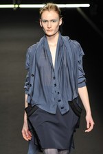 ひもから生まれる繊細でエレガントなスタイル - Yasutoshi Ezumi(ヤストシ エズミ) 2012年春夏コレクション｜写真27