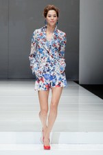 100回目のコレクションをスペシャルゲスト達と祝福！ - ユキ トリイ(YUKI TORII) 2012年春夏コレクション｜写真27