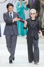 100回目のコレクションをスペシャルゲスト達と祝福！ - ユキ トリイ(YUKI TORII) 2012年春夏コレクション｜写真66