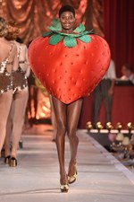 シャーロット オリンピア 17年春夏コレクション - フルーツのジューシーな魅力が弾け飛ぶ｜写真24