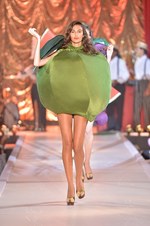 シャーロット オリンピア 17年春夏コレクション - フルーツのジューシーな魅力が弾け飛ぶ｜写真25