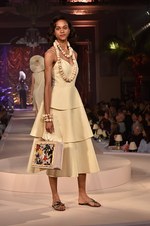 シャーロット オリンピア 17年春夏コレクション - フルーツのジューシーな魅力が弾け飛ぶ｜写真15