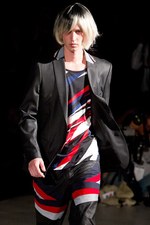 光速のイメージで魅せるリアルな東京のカッコよさ - ヨシオクボ(yoshio kubo) 2012年春夏コレクション｜写真2