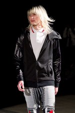 光速のイメージで魅せるリアルな東京のカッコよさ - ヨシオクボ(yoshio kubo) 2012年春夏コレクション｜写真5