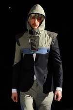 光速のイメージで魅せるリアルな東京のカッコよさ - ヨシオクボ(yoshio kubo) 2012年春夏コレクション｜写真9