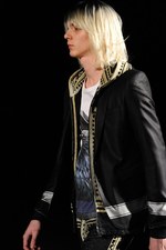 光速のイメージで魅せるリアルな東京のカッコよさ - ヨシオクボ(yoshio kubo) 2012年春夏コレクション｜写真18