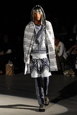 光速のイメージで魅せるリアルな東京のカッコよさ - ヨシオクボ(yoshio kubo) 2012年春夏コレクション｜写真23