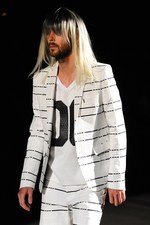 光速のイメージで魅せるリアルな東京のカッコよさ - ヨシオクボ(yoshio kubo) 2012年春夏コレクション｜写真28