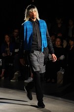 光速のイメージで魅せるリアルな東京のカッコよさ - ヨシオクボ(yoshio kubo) 2012年春夏コレクション｜写真33