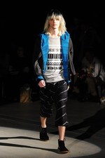 光速のイメージで魅せるリアルな東京のカッコよさ - ヨシオクボ(yoshio kubo) 2012年春夏コレクション｜写真35