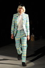 光速のイメージで魅せるリアルな東京のカッコよさ - ヨシオクボ(yoshio kubo) 2012年春夏コレクション｜写真39