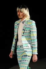 光速のイメージで魅せるリアルな東京のカッコよさ - ヨシオクボ(yoshio kubo) 2012年春夏コレクション｜写真40