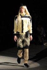 光速のイメージで魅せるリアルな東京のカッコよさ - ヨシオクボ(yoshio kubo) 2012年春夏コレクション｜写真50