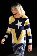 光速のイメージで魅せるリアルな東京のカッコよさ - ヨシオクボ(yoshio kubo) 2012年春夏コレクション｜写真53