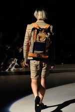 光速のイメージで魅せるリアルな東京のカッコよさ - ヨシオクボ(yoshio kubo) 2012年春夏コレクション｜写真58