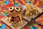 ディーゼル手がける「グロリアス チェーン カフェ」のハロウィン限定メニュー、デビルバーガーなど