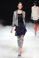 力強く飛回る鳥をイメージ - ソマルタ(SOMARTA) 2012年春夏コレクション｜写真5