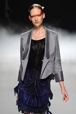 力強く飛回る鳥をイメージ - ソマルタ(SOMARTA) 2012年春夏コレクション｜写真6