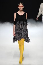 力強く飛回る鳥をイメージ - ソマルタ(SOMARTA) 2012年春夏コレクション｜写真8