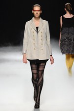 力強く飛回る鳥をイメージ - ソマルタ(SOMARTA) 2012年春夏コレクション｜写真10