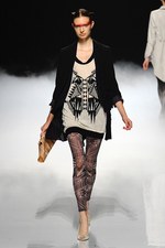 力強く飛回る鳥をイメージ - ソマルタ(SOMARTA) 2012年春夏コレクション｜写真13