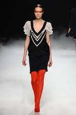 力強く飛回る鳥をイメージ - ソマルタ(SOMARTA) 2012年春夏コレクション｜写真15