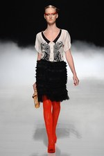 力強く飛回る鳥をイメージ - ソマルタ(SOMARTA) 2012年春夏コレクション｜写真17