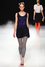 力強く飛回る鳥をイメージ - ソマルタ(SOMARTA) 2012年春夏コレクション｜写真19