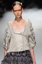 力強く飛回る鳥をイメージ - ソマルタ(SOMARTA) 2012年春夏コレクション｜写真25