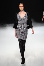 力強く飛回る鳥をイメージ - ソマルタ(SOMARTA) 2012年春夏コレクション｜写真26