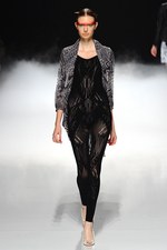 力強く飛回る鳥をイメージ - ソマルタ(SOMARTA) 2012年春夏コレクション｜写真32