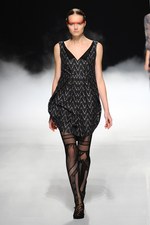 力強く飛回る鳥をイメージ - ソマルタ(SOMARTA) 2012年春夏コレクション｜写真34