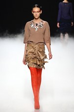 力強く飛回る鳥をイメージ - ソマルタ(SOMARTA) 2012年春夏コレクション｜写真39