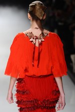 力強く飛回る鳥をイメージ - ソマルタ(SOMARTA) 2012年春夏コレクション｜写真52