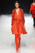 力強く飛回る鳥をイメージ - ソマルタ(SOMARTA) 2012年春夏コレクション｜写真53