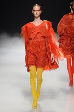 力強く飛回る鳥をイメージ - ソマルタ(SOMARTA) 2012年春夏コレクション｜写真54