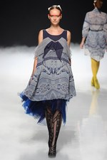 力強く飛回る鳥をイメージ - ソマルタ(SOMARTA) 2012年春夏コレクション｜写真58