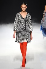 力強く飛回る鳥をイメージ - ソマルタ(SOMARTA) 2012年春夏コレクション｜写真60