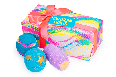 バスボム｜ラッシュのクリスマス限定ギフトセット、バスタブに宇宙が広がるバスボムなど