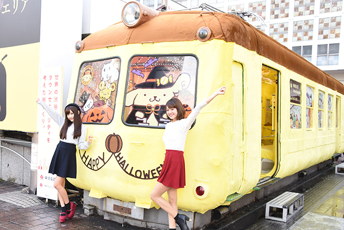 ポムポムプリン×渋谷・ハチ公前の電車、「ポムポムトレイン」登場 - 中は“ふわふわもこもこ”｜写真1