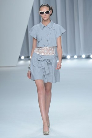 レースとカッティングで魅せるヘルシービューティー - miss ashida(ミス アシダ) 2012年春夏コレクション｜写真3