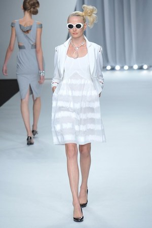 レースとカッティングで魅せるヘルシービューティー - miss ashida(ミス アシダ) 2012年春夏コレクション｜写真13