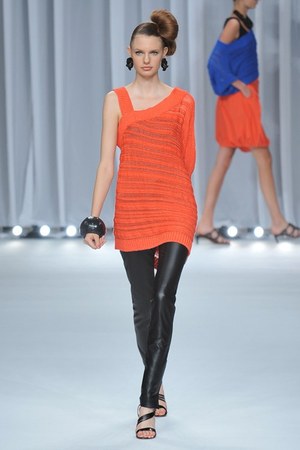 レースとカッティングで魅せるヘルシービューティー - miss ashida(ミス アシダ) 2012年春夏コレクション｜写真27