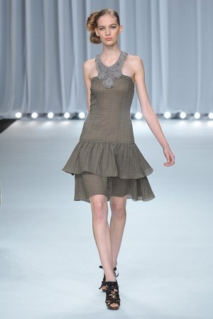 レースとカッティングで魅せるヘルシービューティー - miss ashida(ミス アシダ) 2012年春夏コレクション｜写真36