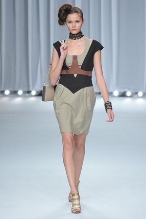 レースとカッティングで魅せるヘルシービューティー - miss ashida(ミス アシダ) 2012年春夏コレクション｜写真39