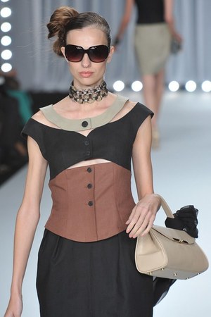 レースとカッティングで魅せるヘルシービューティー - miss ashida(ミス アシダ) 2012年春夏コレクション｜写真41