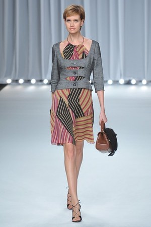 レースとカッティングで魅せるヘルシービューティー - miss ashida(ミス アシダ) 2012年春夏コレクション｜写真44